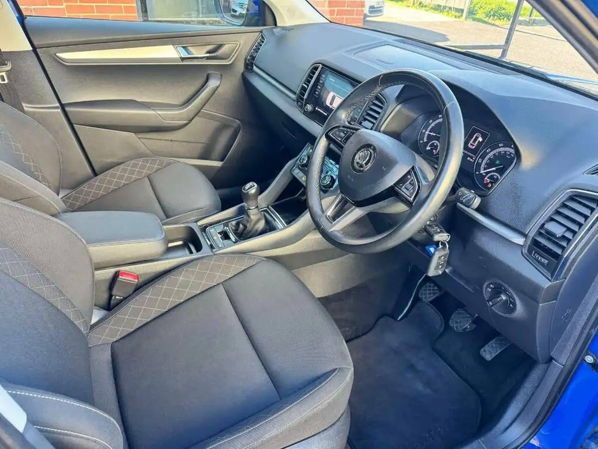 2018-skoda-karoq-10-tsi-se-technology-ss-big-15