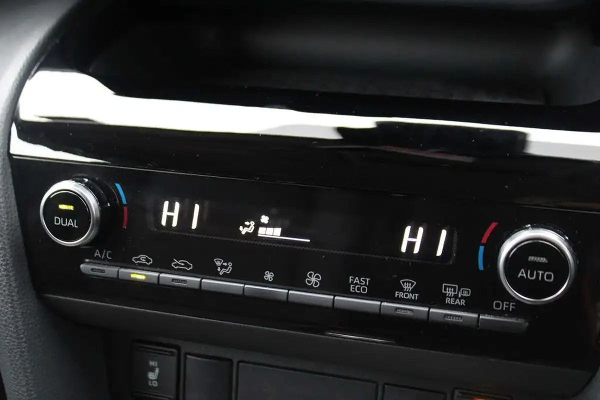2021-toyota-yaris-cross-15-vvt-i-excel-big-21