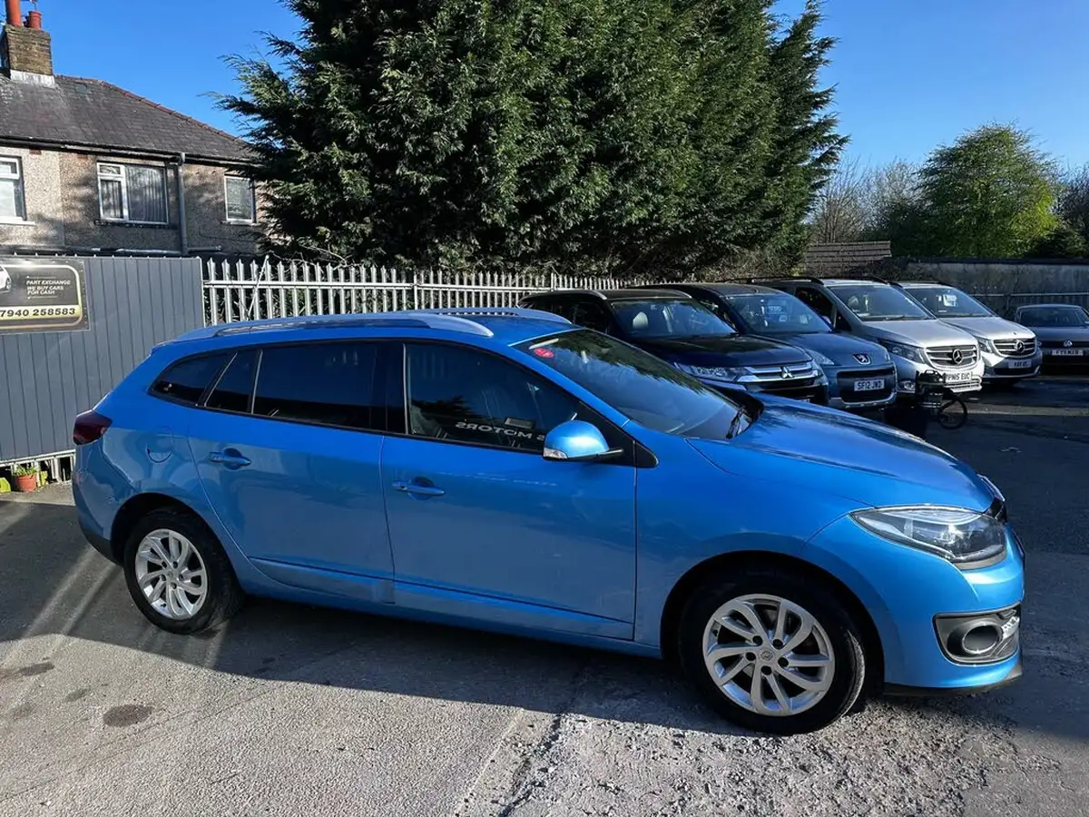 2014-renault-megane-15dci-dynamique-tom-tom-energy-ss-sport-tourer-5d-big-10