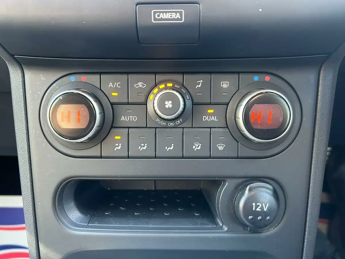 2012-nissan-qashqai-20td-n-tec-big-21