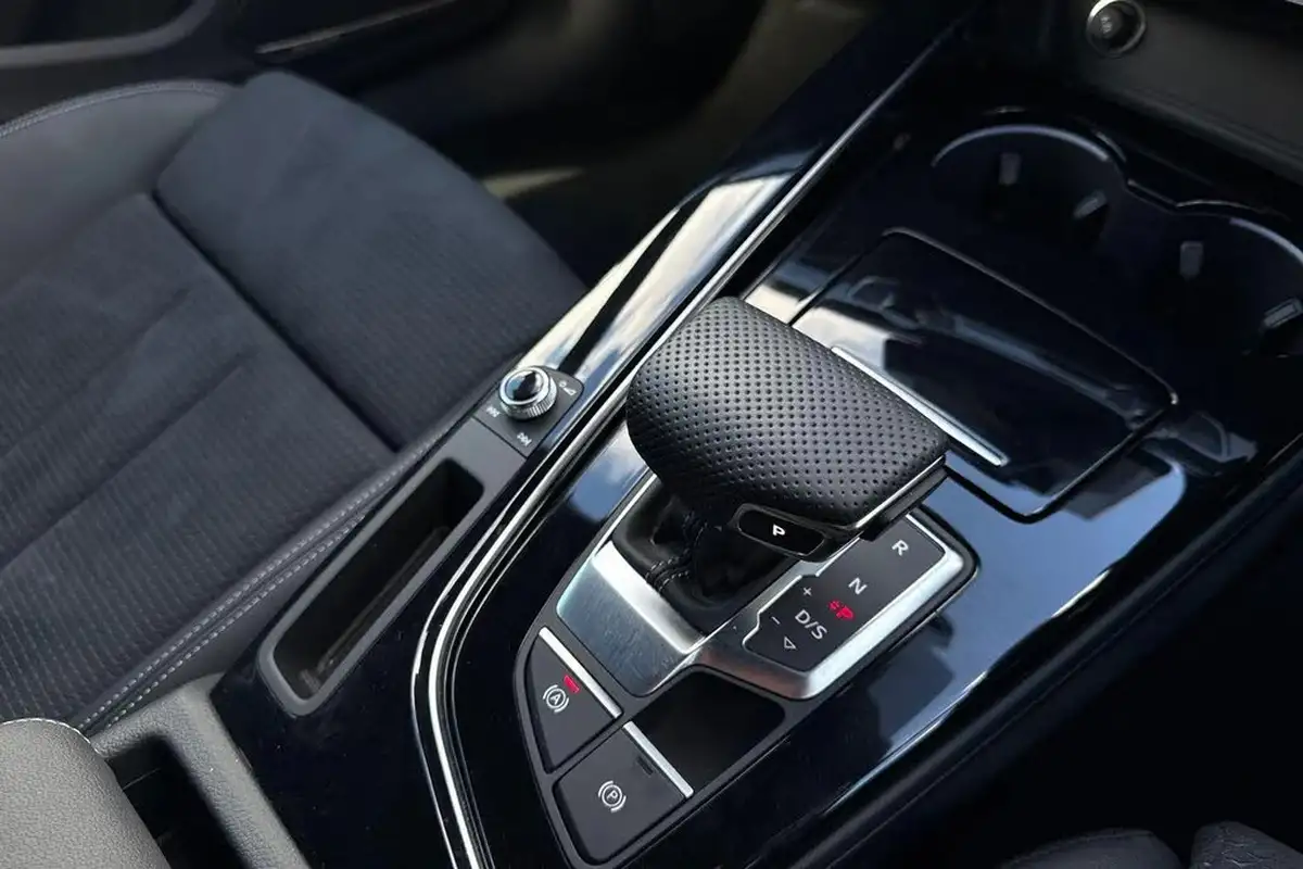 2024-audi-a4-avant-20-35-tdi-black-edition-big-18