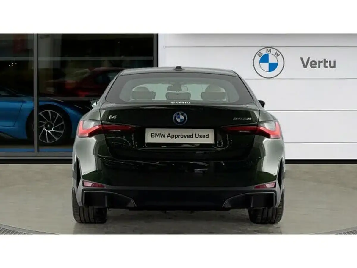 2024-bmw-i4-e-edrive35-sport-big-14
