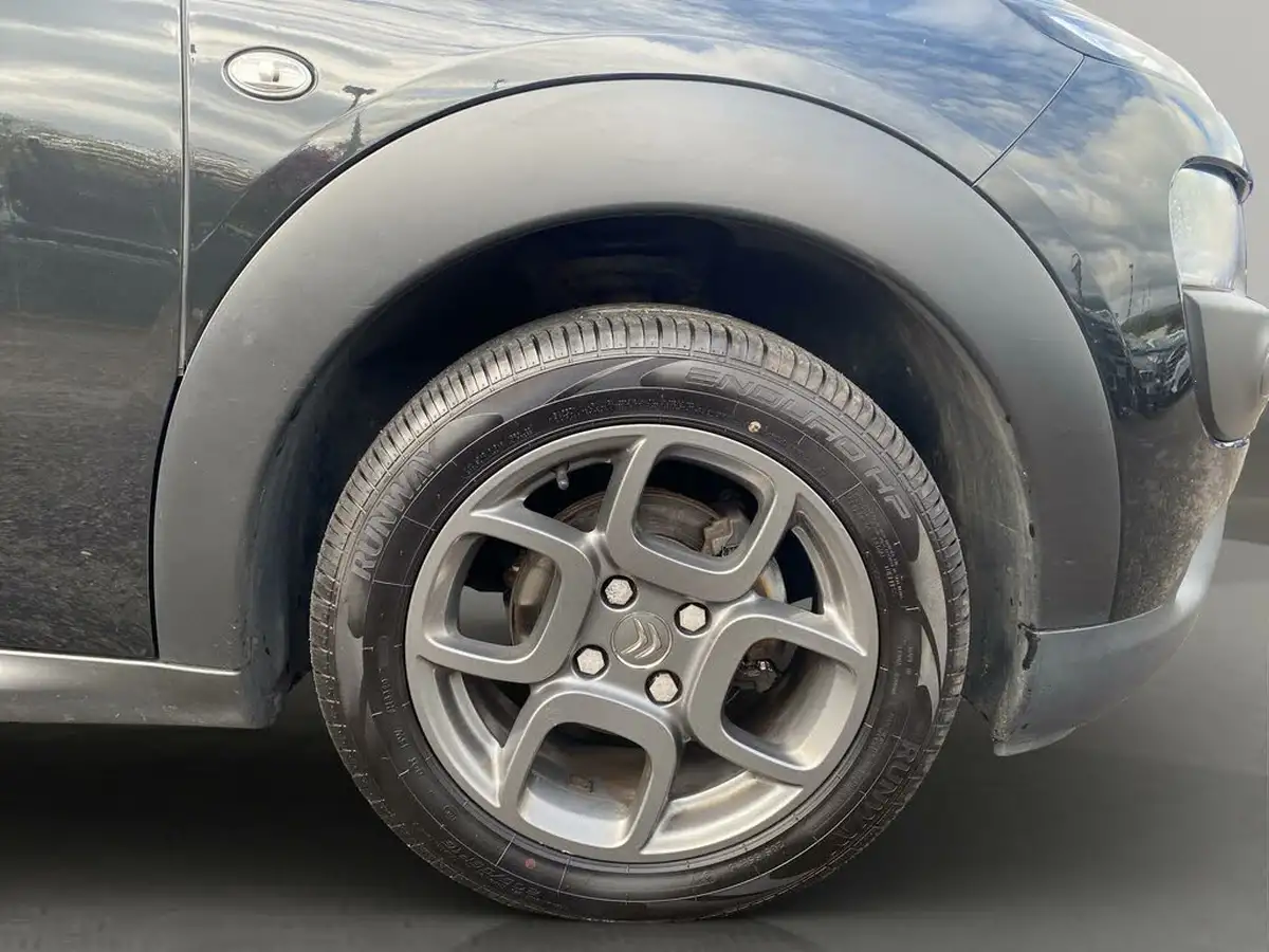 2017-citroen-c4-cactus-16bluehdi-feel-big-17