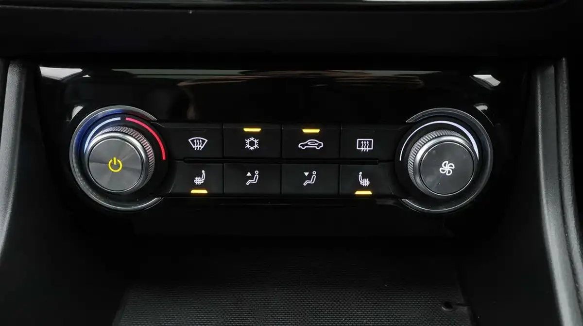 2020-mg-zs-suv-e-exclusive-ev-big-12