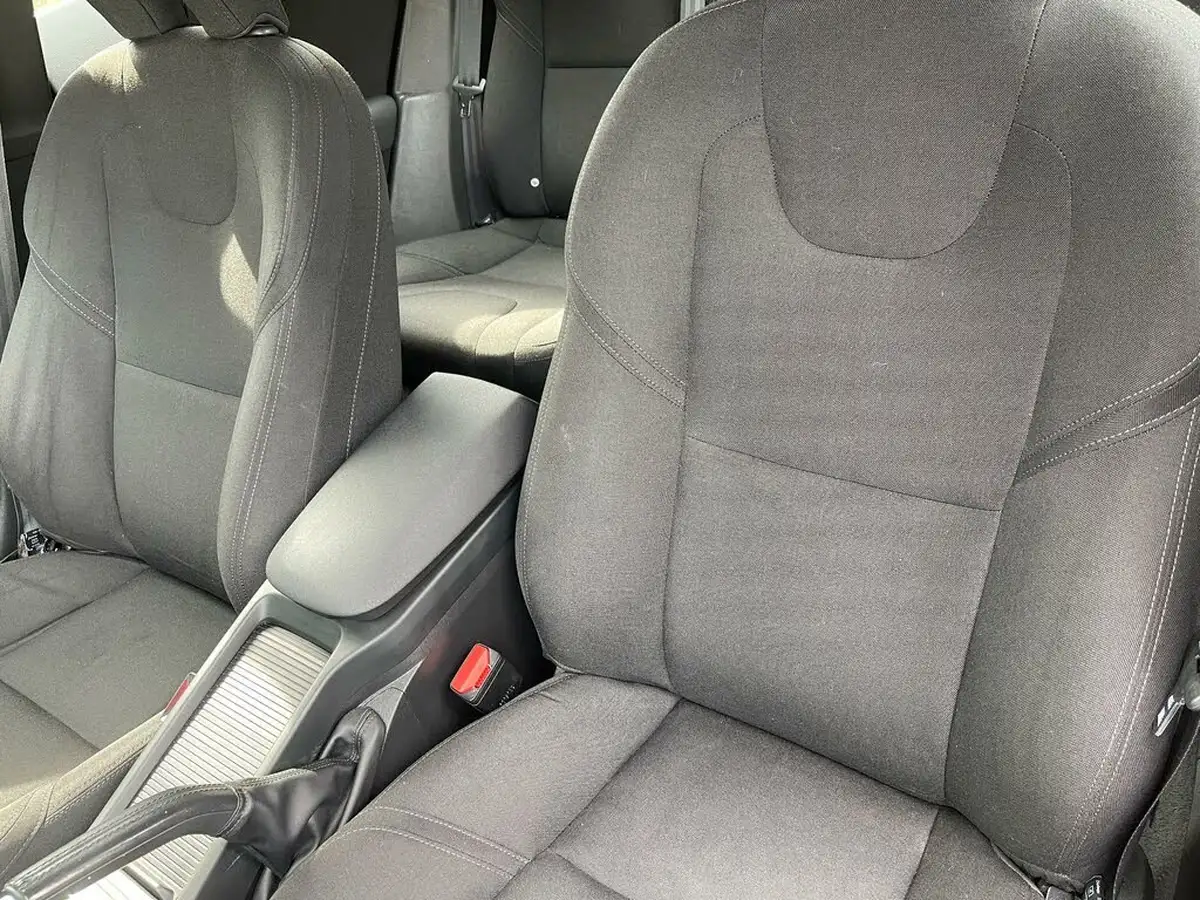 2014-volvo-v40-20td-d3-es-nav-big-24