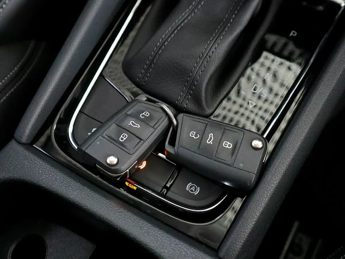 2020-skoda-karoq-15-tsi-se-l-dsg-big-32