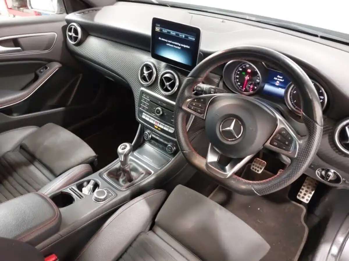 2017-mercedes-benz-a-class-15d-a180d-amg-line-ss-big-16
