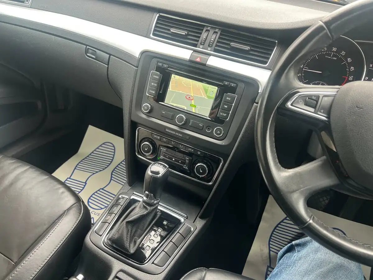 2014-skoda-superb-20tdi-black-edition-140ps-hatchback-dsg-big-16