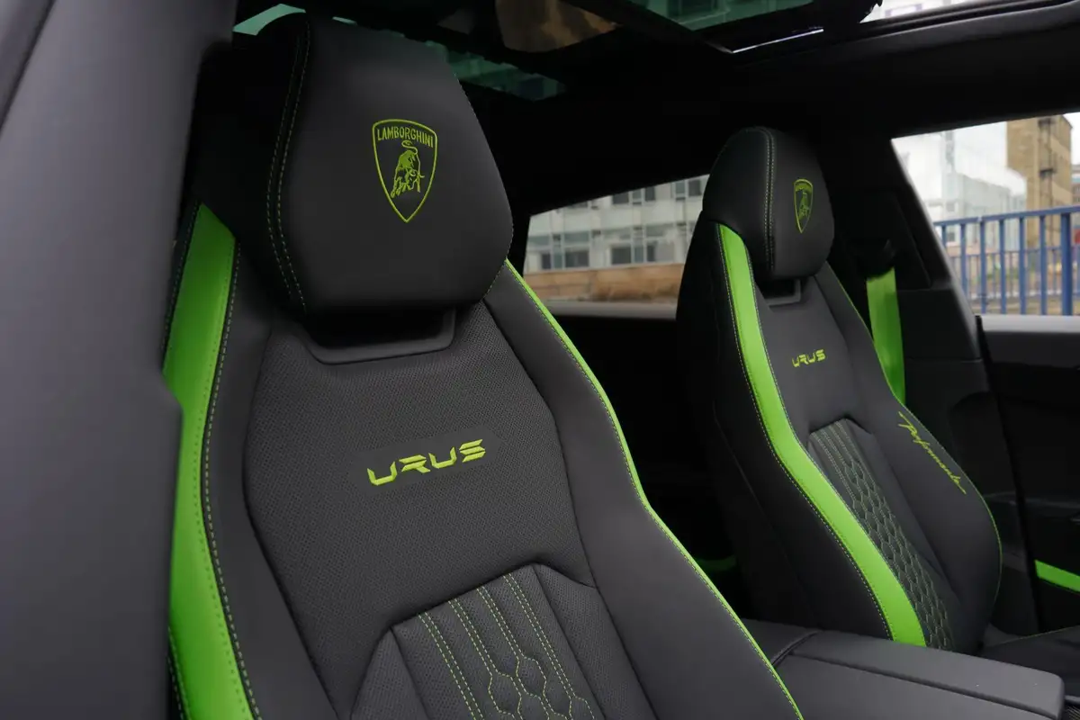 2024-lamborghini-urus-40-no-trim-big-2