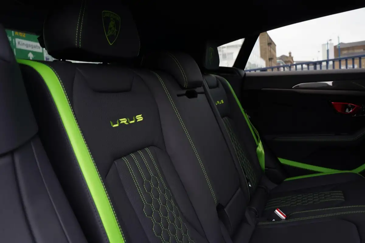 2024-lamborghini-urus-40-no-trim-big-26