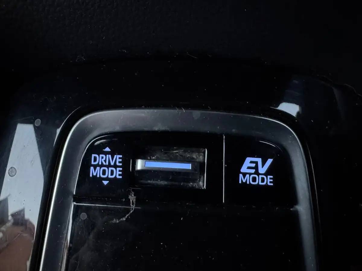 2021-toyota-corolla-18-vvt-i-icon-tech-spare-wheel-touring-sports-5d-big-11