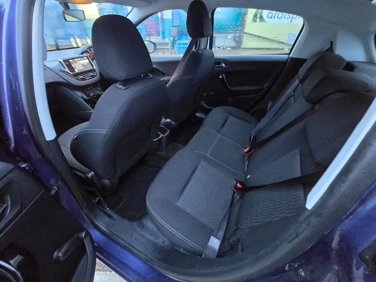 2015-peugeot-208-12-puretech-active-5d-big-6