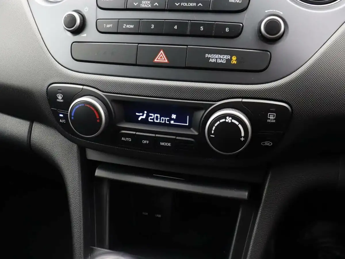 2017-hyundai-i10-12-premium-big-15