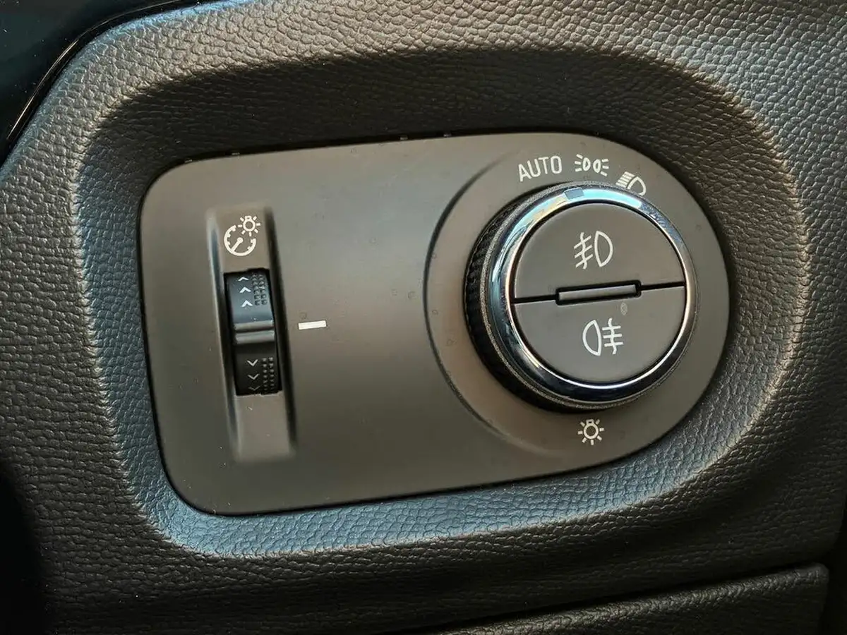 2022-vauxhall-corsa-e-elite-premium-big-38