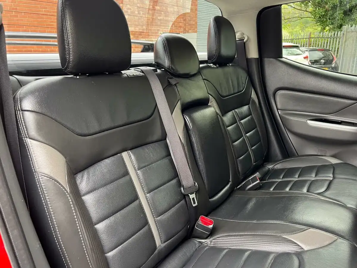 2018-mitsubishi-l200-24di-d-barbarian-sda-auto-big-39