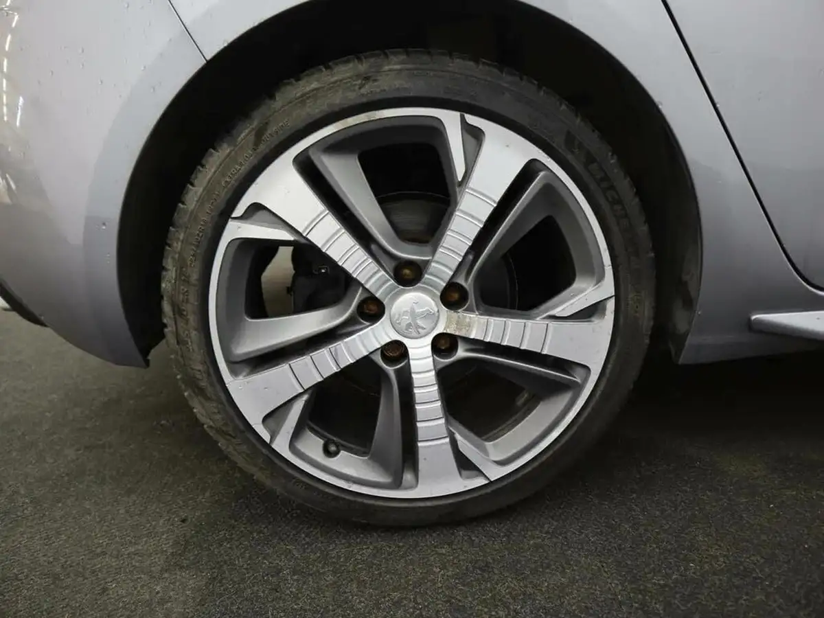 2019-peugeot-308-12-puretech-gt-line-big-5