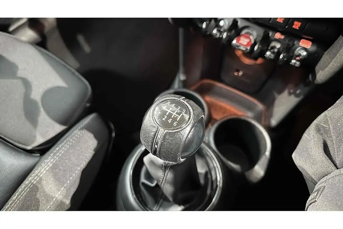 2018-mini-cooper-15-cooper-series-ii-ss-hatchback-5d-big-33