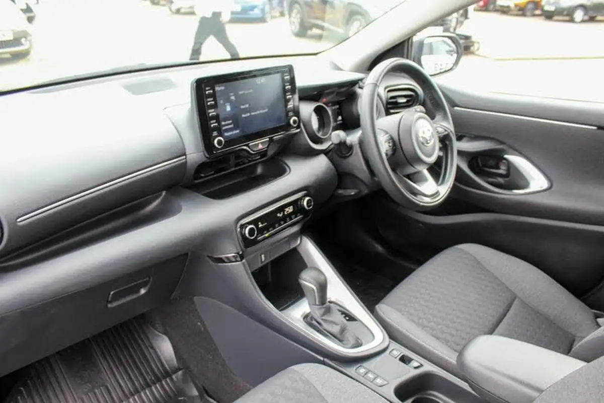 2023-toyota-yaris-15-vvt-i-design-big-16