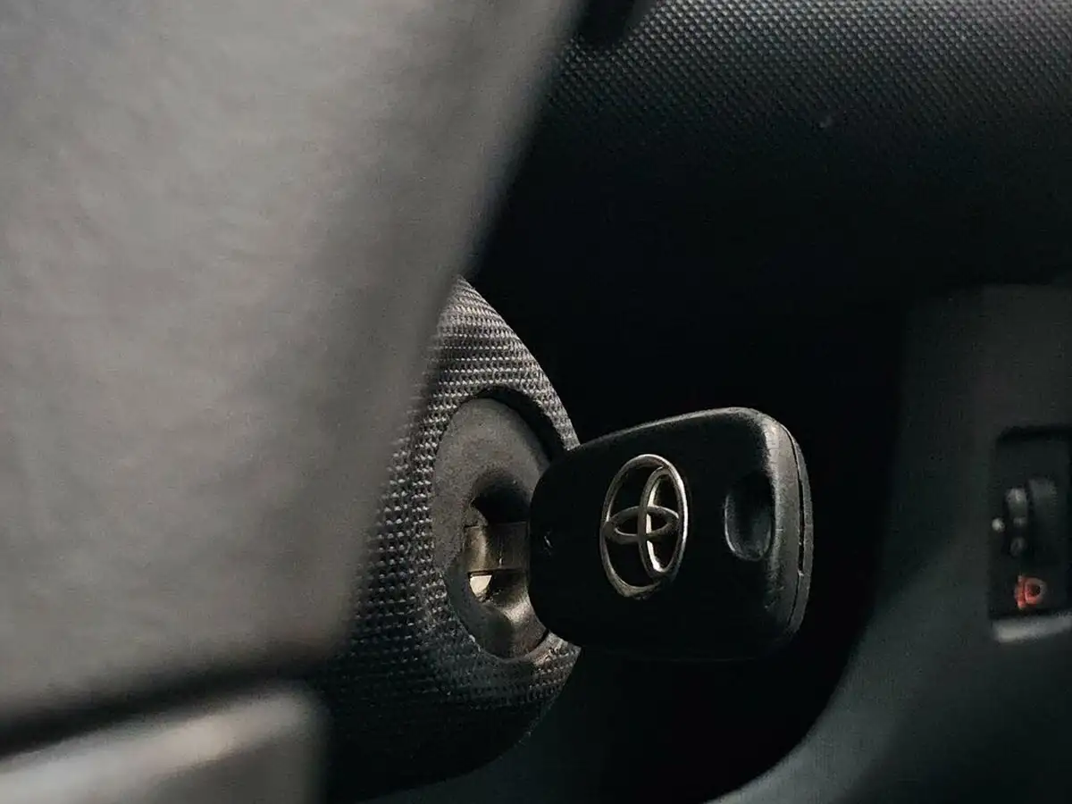 2013-toyota-aygo-10-aygo-fire-5d-big-78