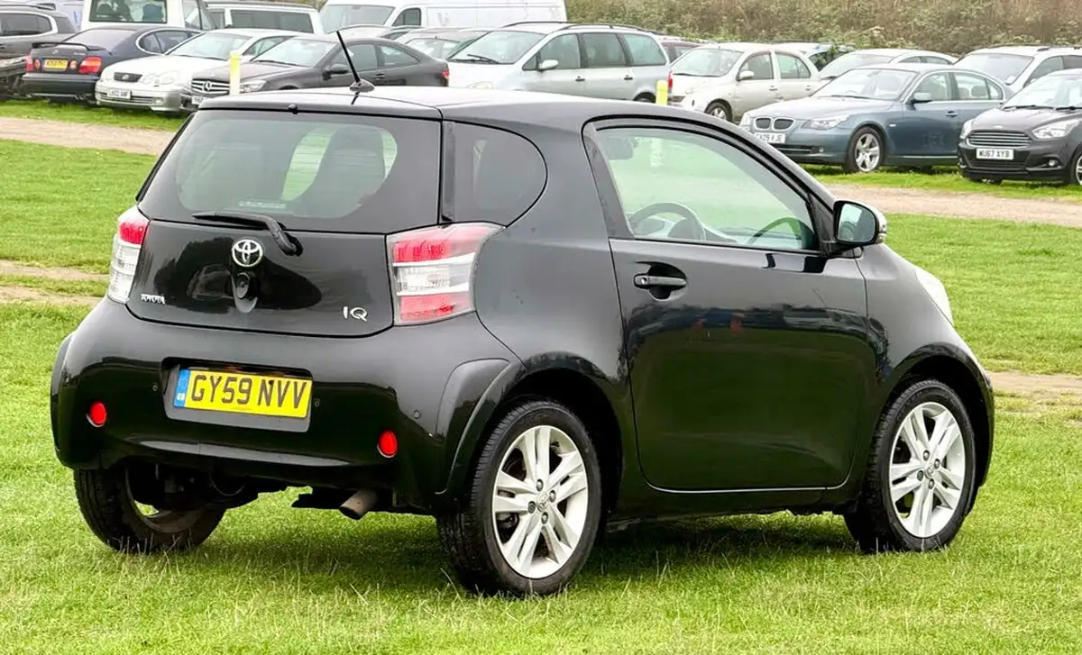 2009-toyota-iq-133-3-99bhp-cvt-big-6