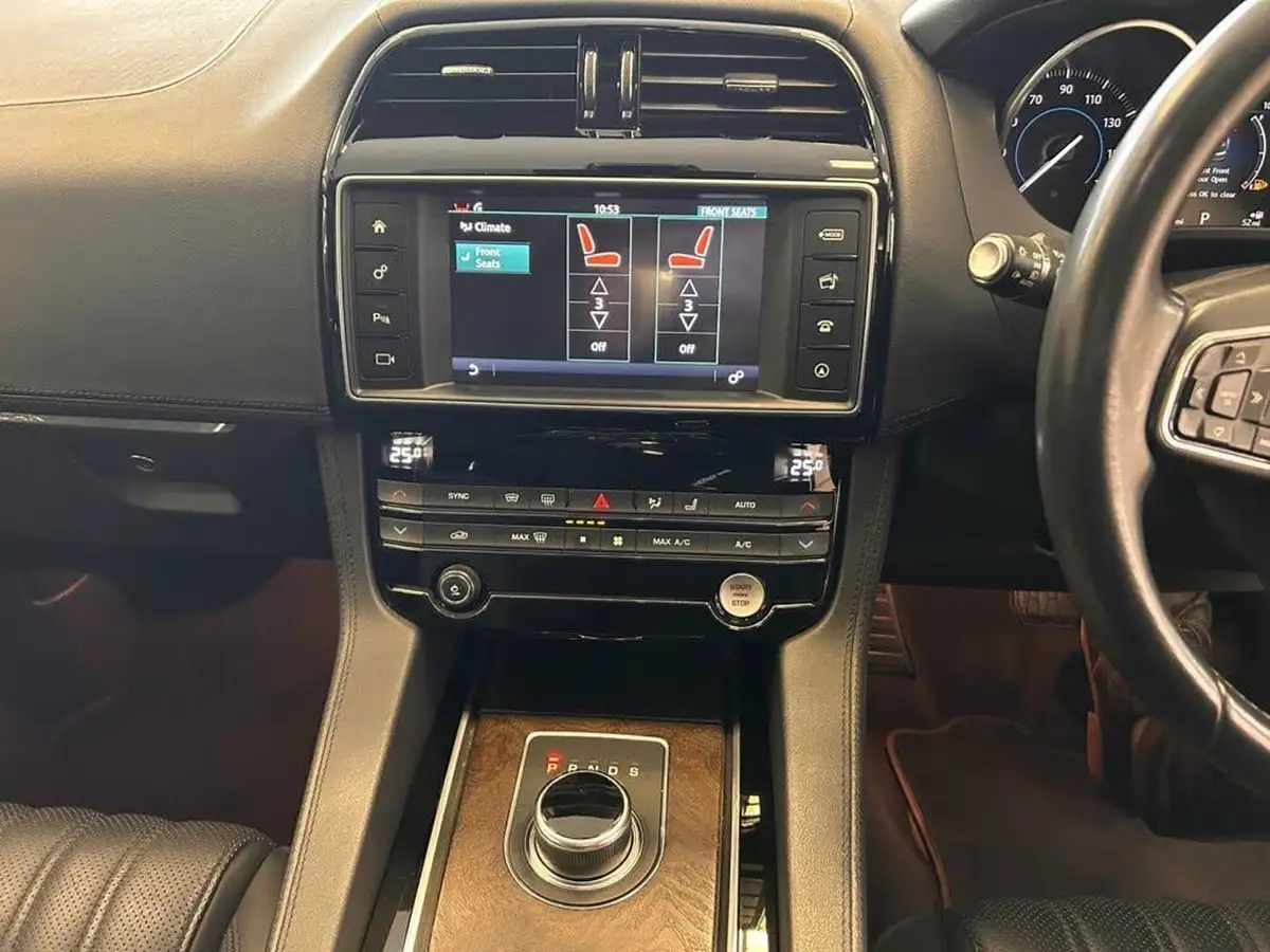 2017-jaguar-f-pace-20-i4d-portfolio-180ps-awd-auto-big-16