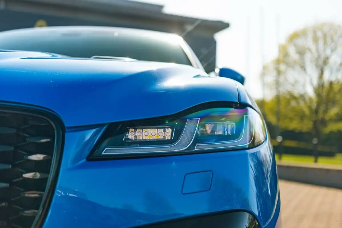 2022-jaguar-f-pace-50-v8-p550-svr-big-28