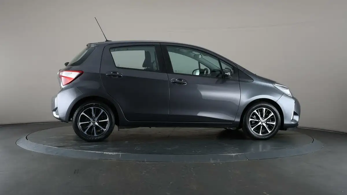 2019-toyota-yaris-15-vvt-i-icon-tech-111bhp-1496cc-big-51
