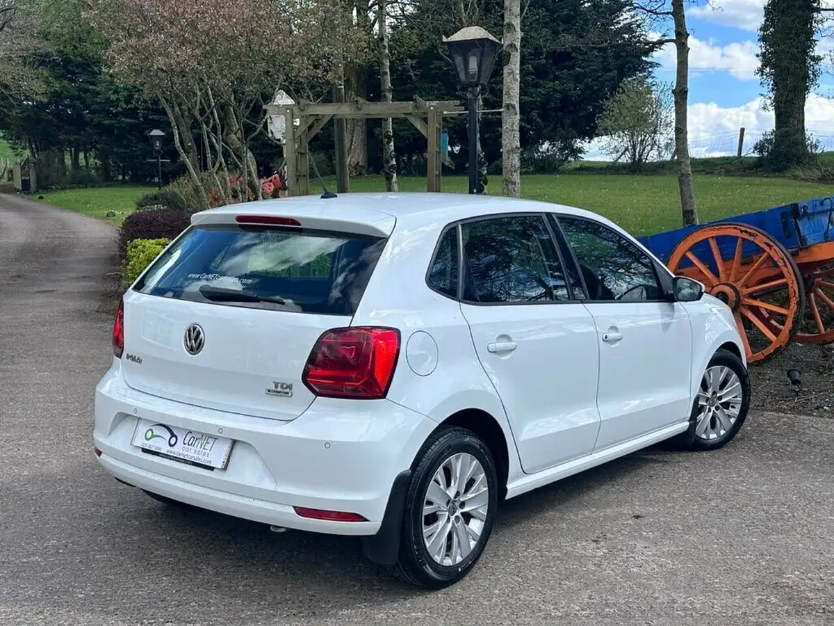 2015-volkswagen-polo-14tdi-se-5d-big-18