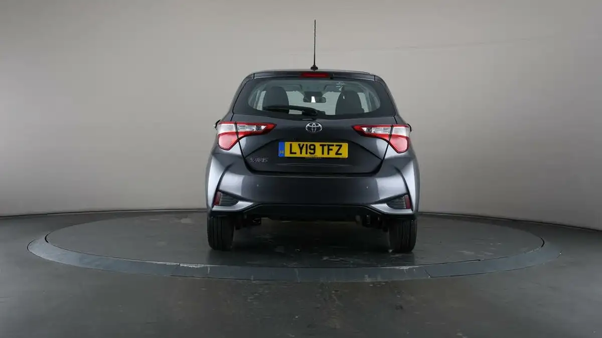 2019-toyota-yaris-15-vvt-i-icon-tech-111bhp-1496cc-big-6