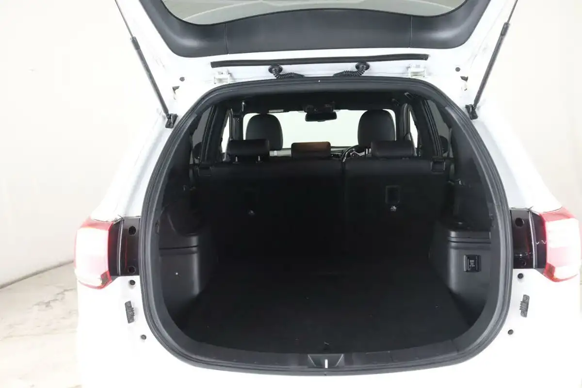 2020-mitsubishi-outlander-24-dynamic-phev-big-12