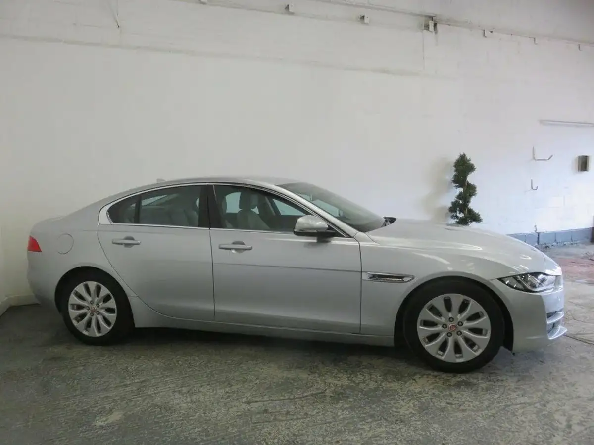 2015-jaguar-xe-20td-portfolio-163ps-auto-big-2