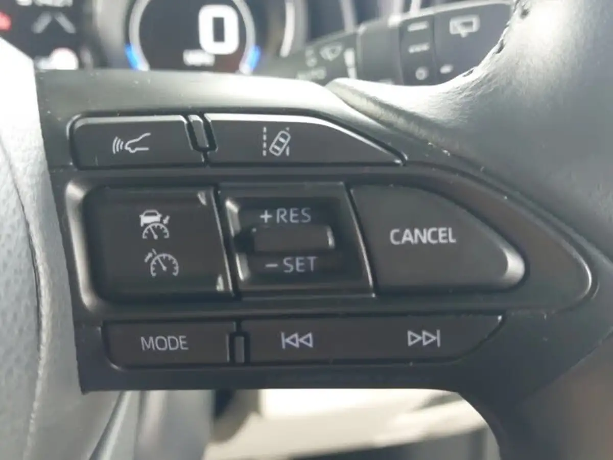 2022-toyota-yaris-cross-15-vvt-i-excel-city-packpan-roof-big-13