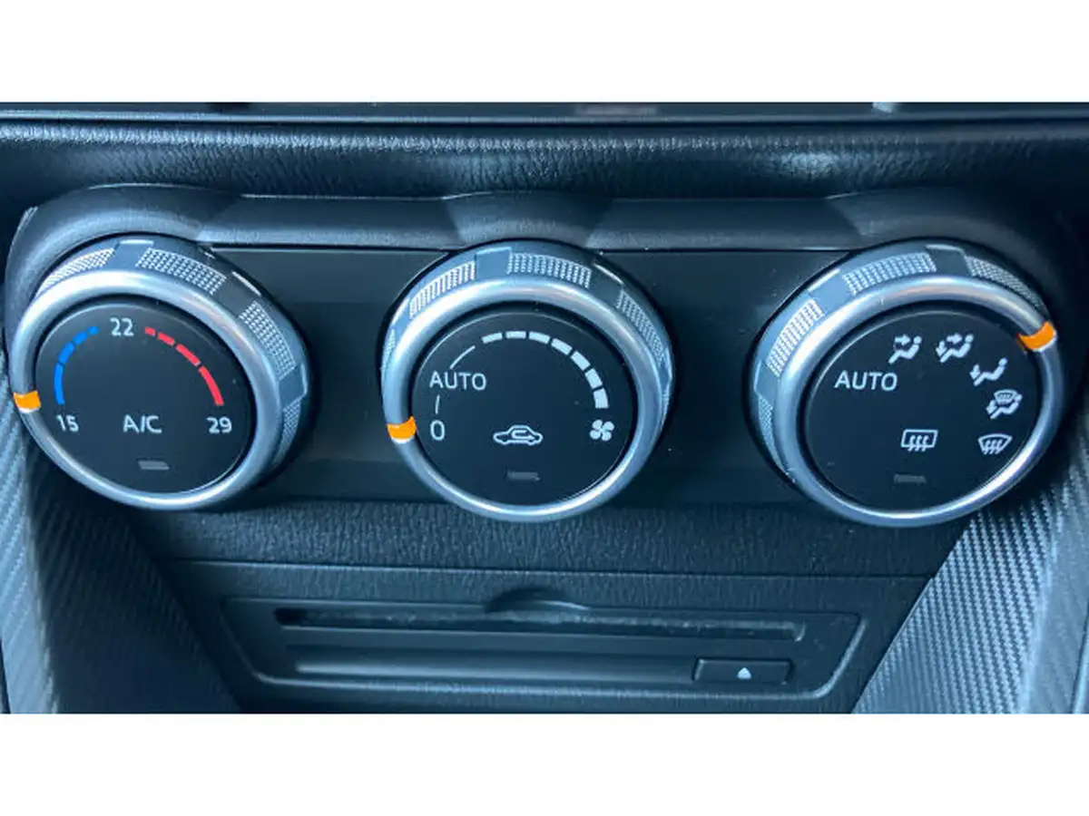 2018-mazda-mazda2-15-sport-nav-big-28