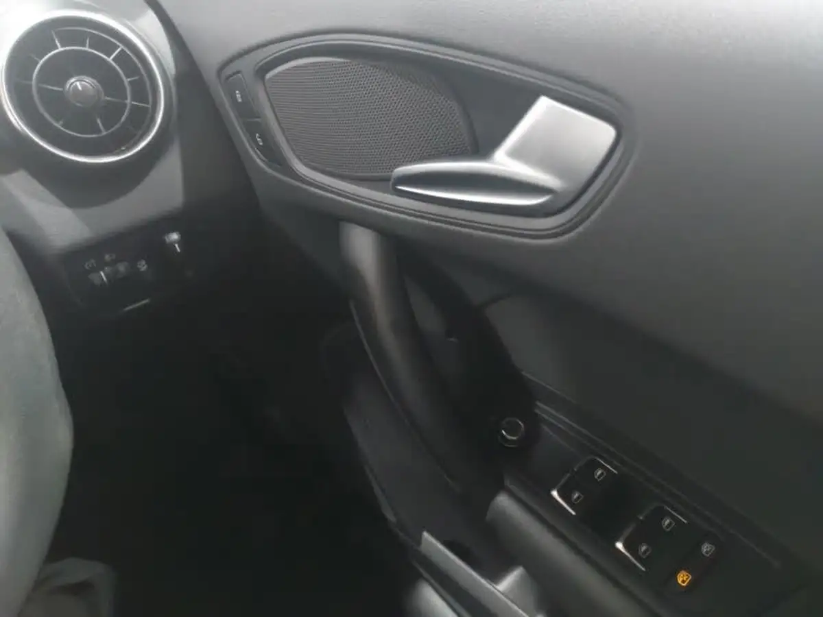 2016-audi-a1-10-tfsi-se-sportback-5d-big-11