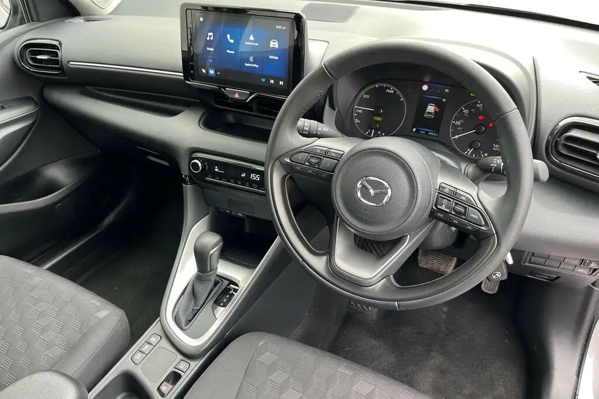 2024-mazda-mazda2-15-centre-line-big-9