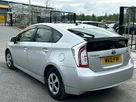2012-toyota-prius-small-16