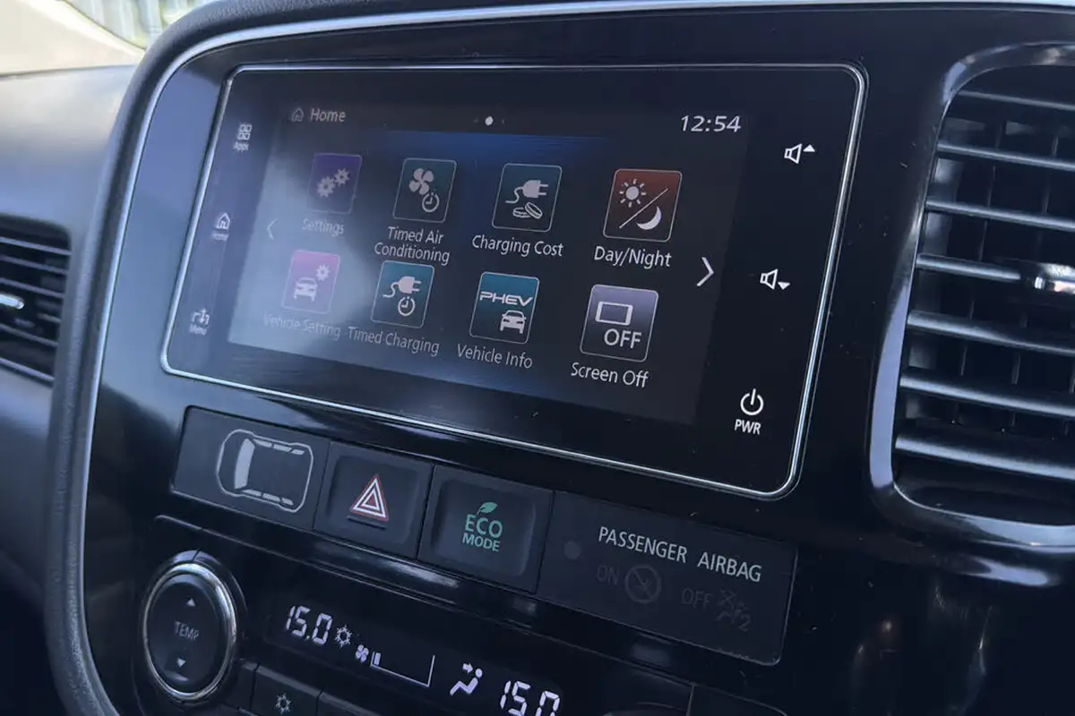 2018-mitsubishi-outlander-20-4h-phev-big-44