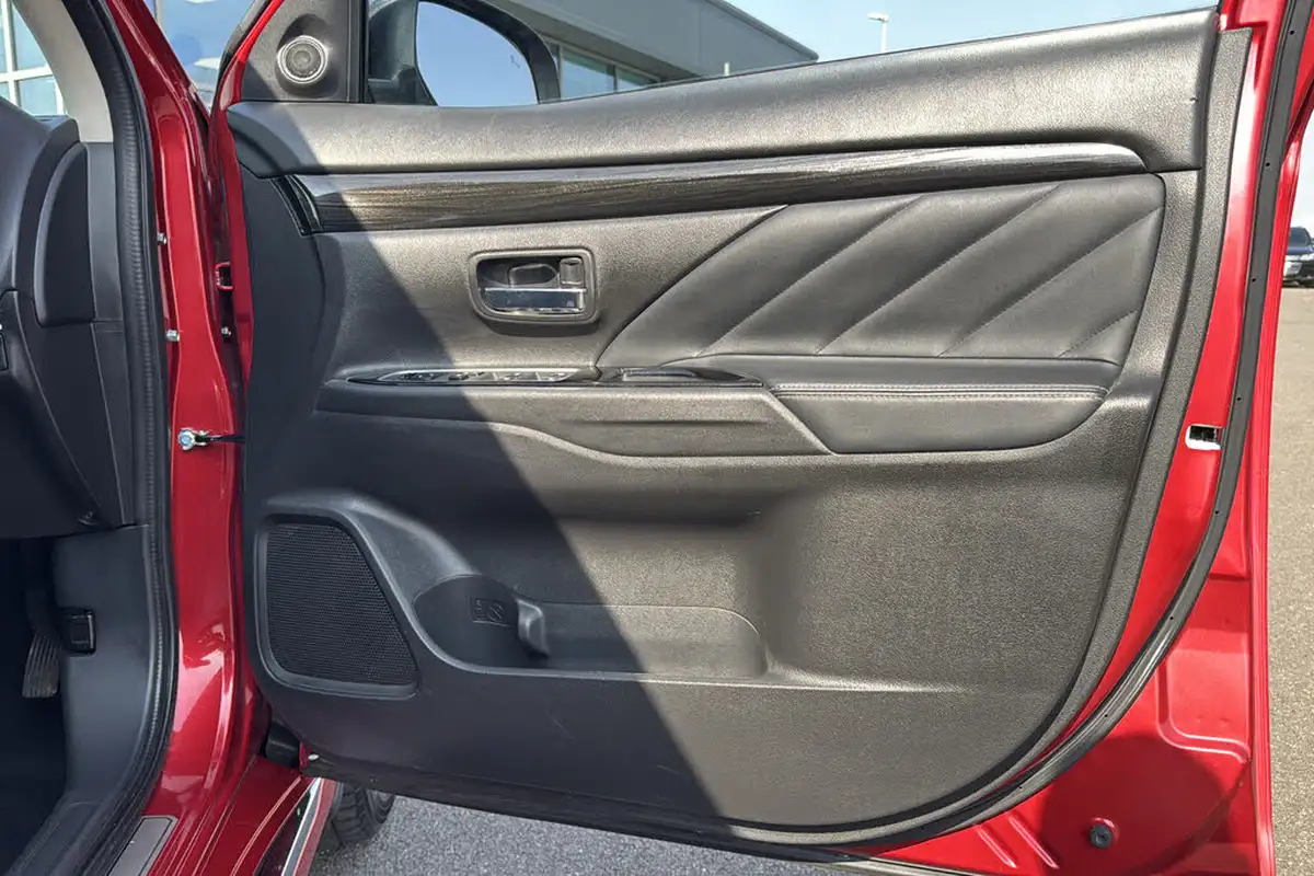 2018-mitsubishi-outlander-20-4h-phev-big-22