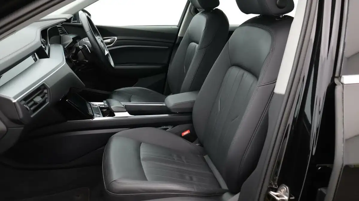 2021-audi-e-tron-55e-technik-sportback-big-14