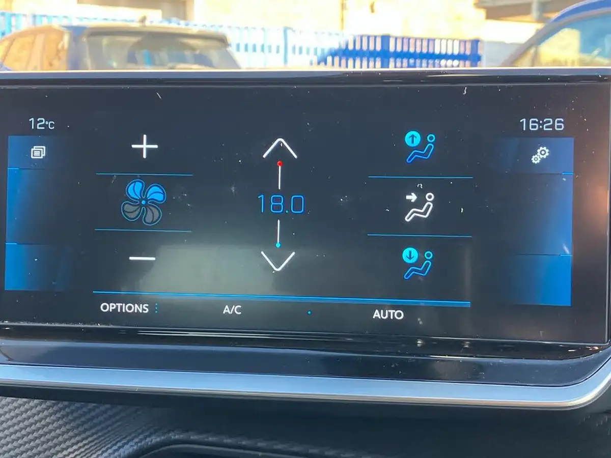 2022-peugeot-208-12-puretech-allure-premium-100ps-big-11