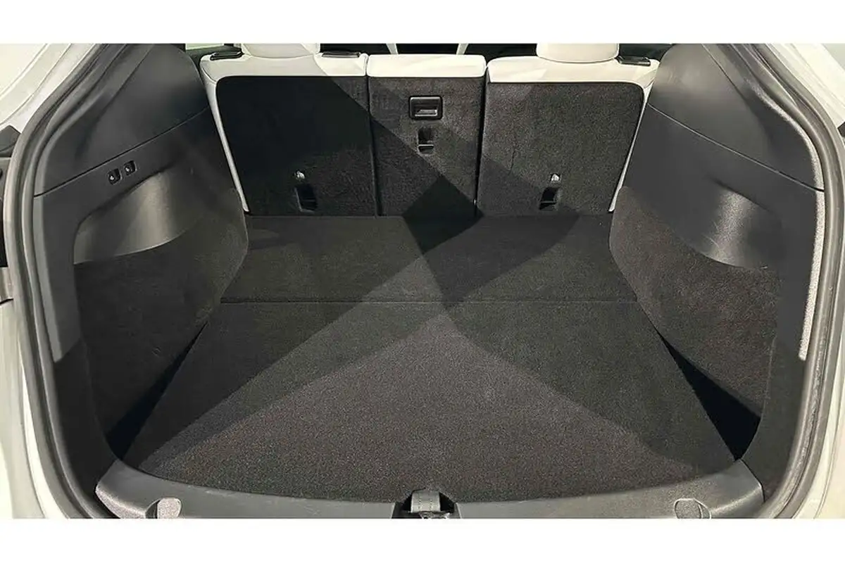 2022-tesla-model-y-e-long-range-big-43
