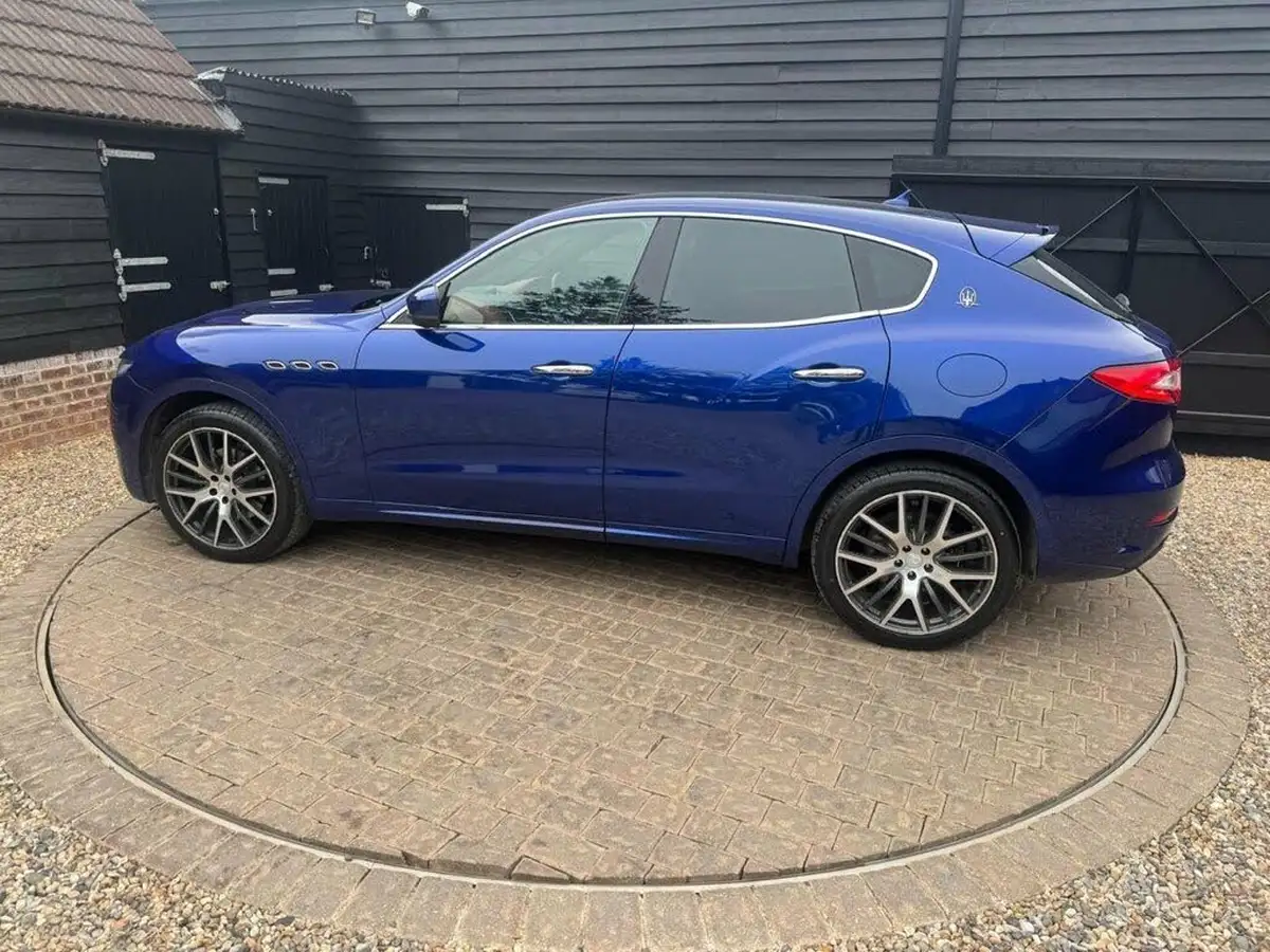 2017-maserati-levante-30td-4x4-no-trim-big-5