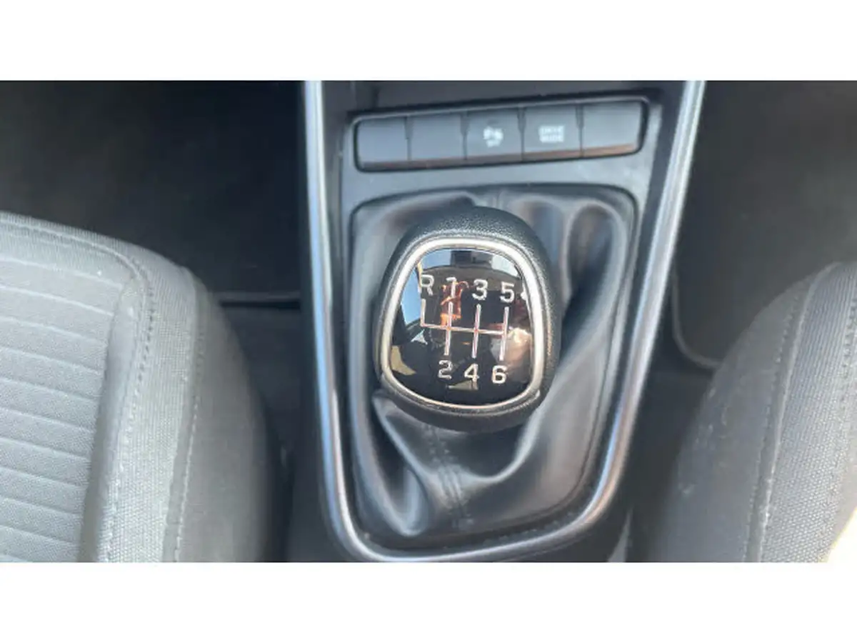 2021-hyundai-i20-10-t-gdi-se-connect-eclutch-imt-big-23