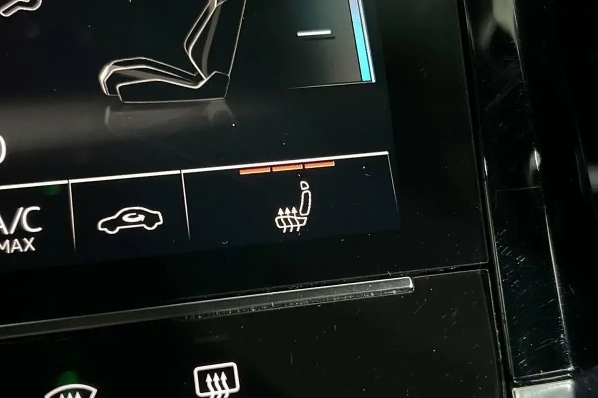 2021-audi-e-tron-50e-black-edition-station-wagon-big-32