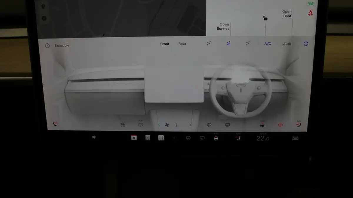2022-tesla-model-y-e-long-range-big-11