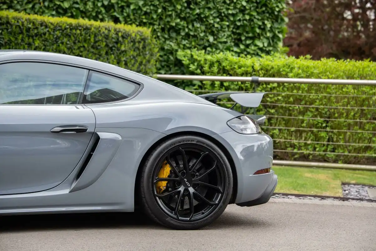 2023-porsche-cayman-718-40-cayman-gt4-pdk-big-14