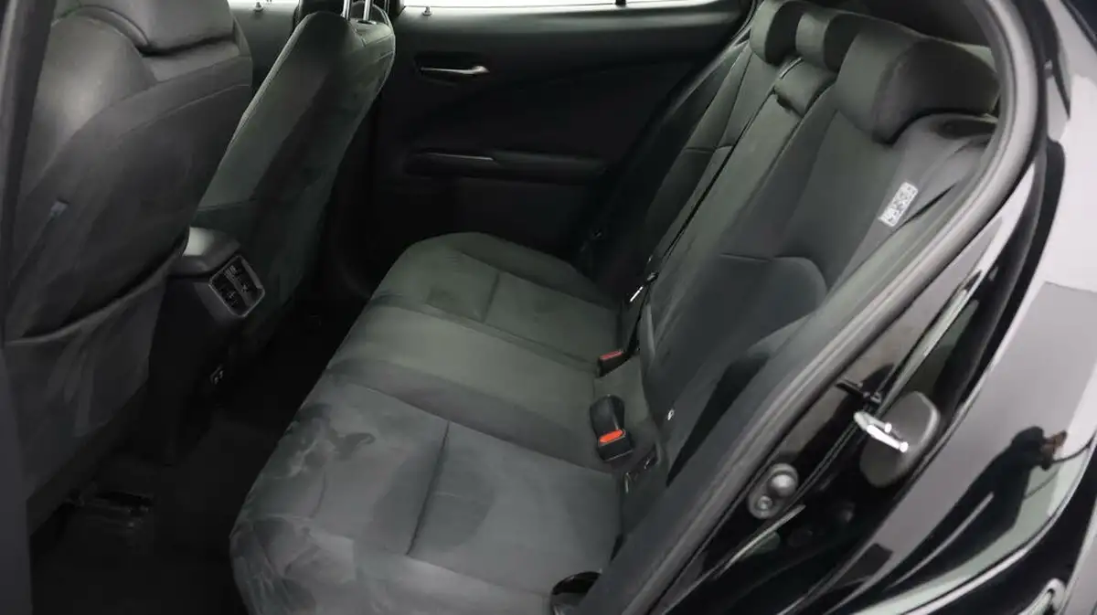 2020-lexus-ux-250h-20-ux-without-navigation-big-15