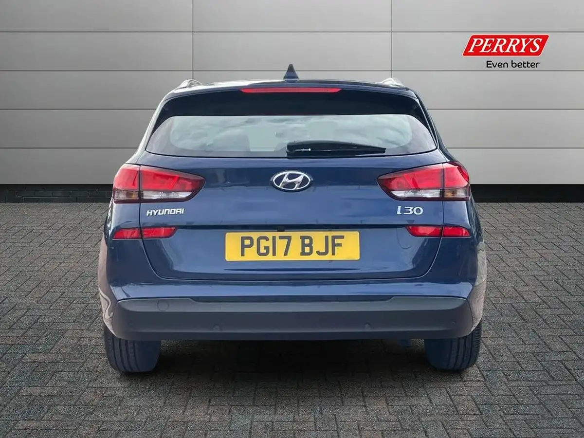 2017-hyundai-i30-14-t-gdi-se-nav-tourer-big-4