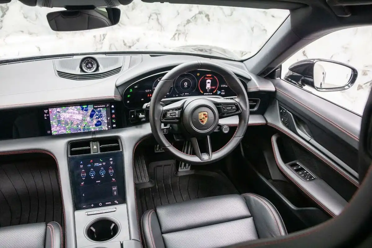2022-porsche-taycan-e-4s-cross-turismo-big-11