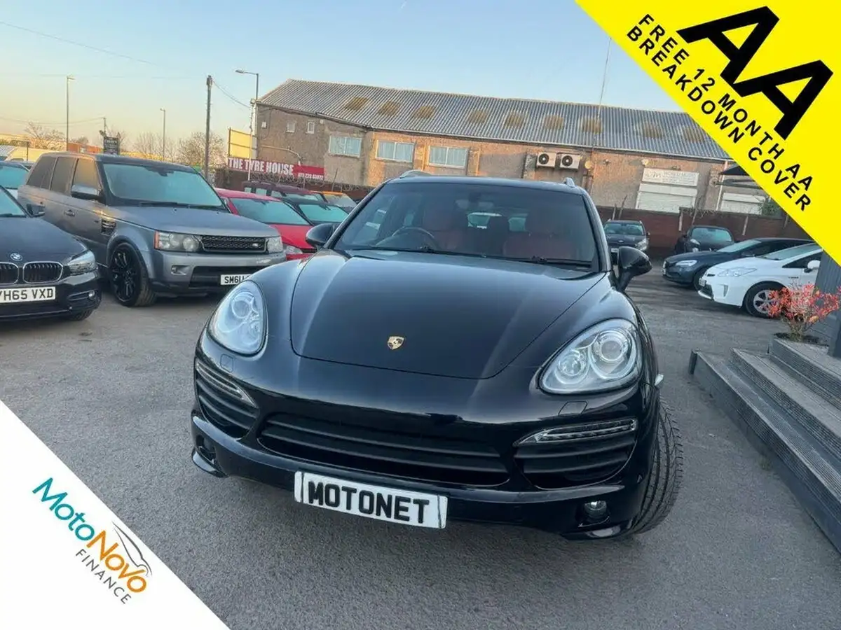 2013-porsche-cayenne-big-13